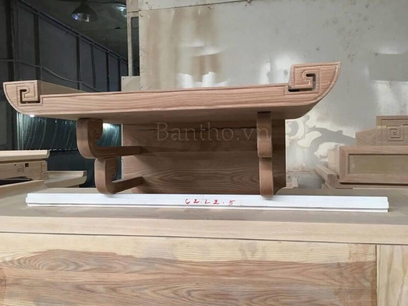 và lớn.
Mẫu bàn thờ treo tường gỗ óc chó tự nhiên này được sản xuất theo nhiều kích thước phong thủy khác nhau, hợp thời với nhu cầu sử dụng của các chủ nhà ở các căn hộ chung cư nhỏ, trung bình và lớn.